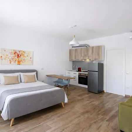 Le Del Pastore, Monolocale Con Terrazza Privata E Parcheggio Facile, Vicino Al Centro דירה *