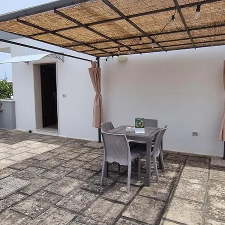 Le Del Pastore, Monolocale Con Terrazza Privata E Parcheggio Facile, Vicino Al Centro Lejlighed Lecce