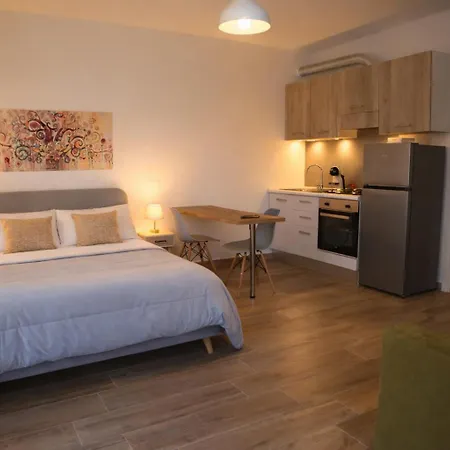 Le Del Pastore, Monolocale Con Terrazza Privata E Parcheggio Facile, Vicino Al Centro *